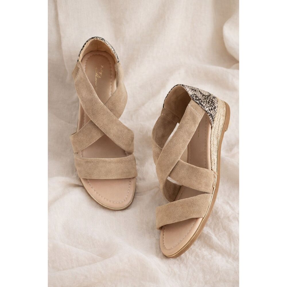 NWOB Vintage Havana Crisscross Open Toe Wedge Sandal Beige Snake Print Women's 7